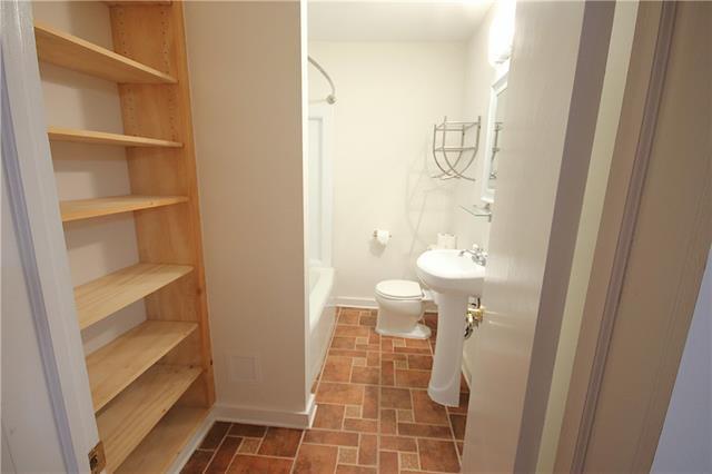 Building Photo - 337 Reine St