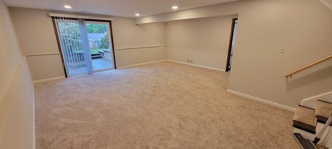 Building Photo - 608 Trent Ln