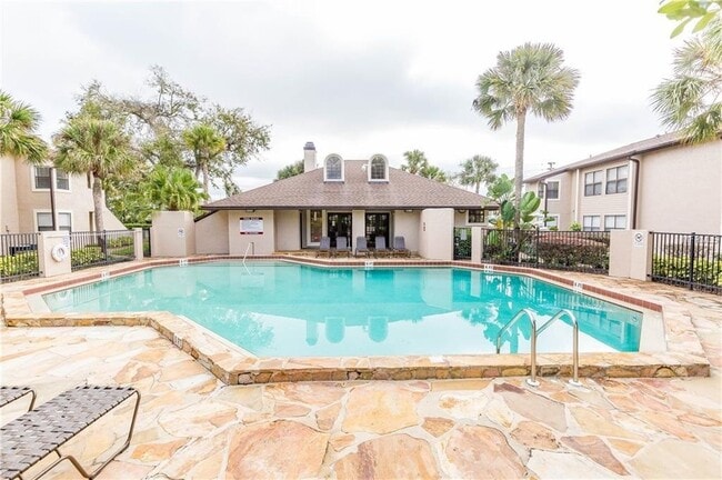 Building Photo - FOR RENT! Beautiful 2/2 Winter Park  Pool View Condo  in front of Full Sail!