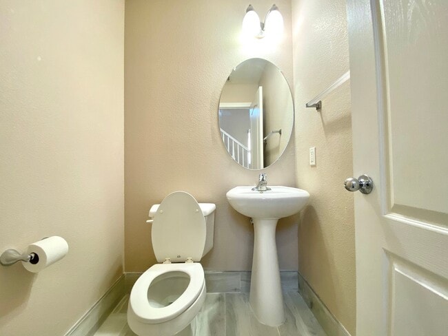 Building Photo - Nice 2-story single-family house with 3 Bedrooms, 2.5 Bathrooms