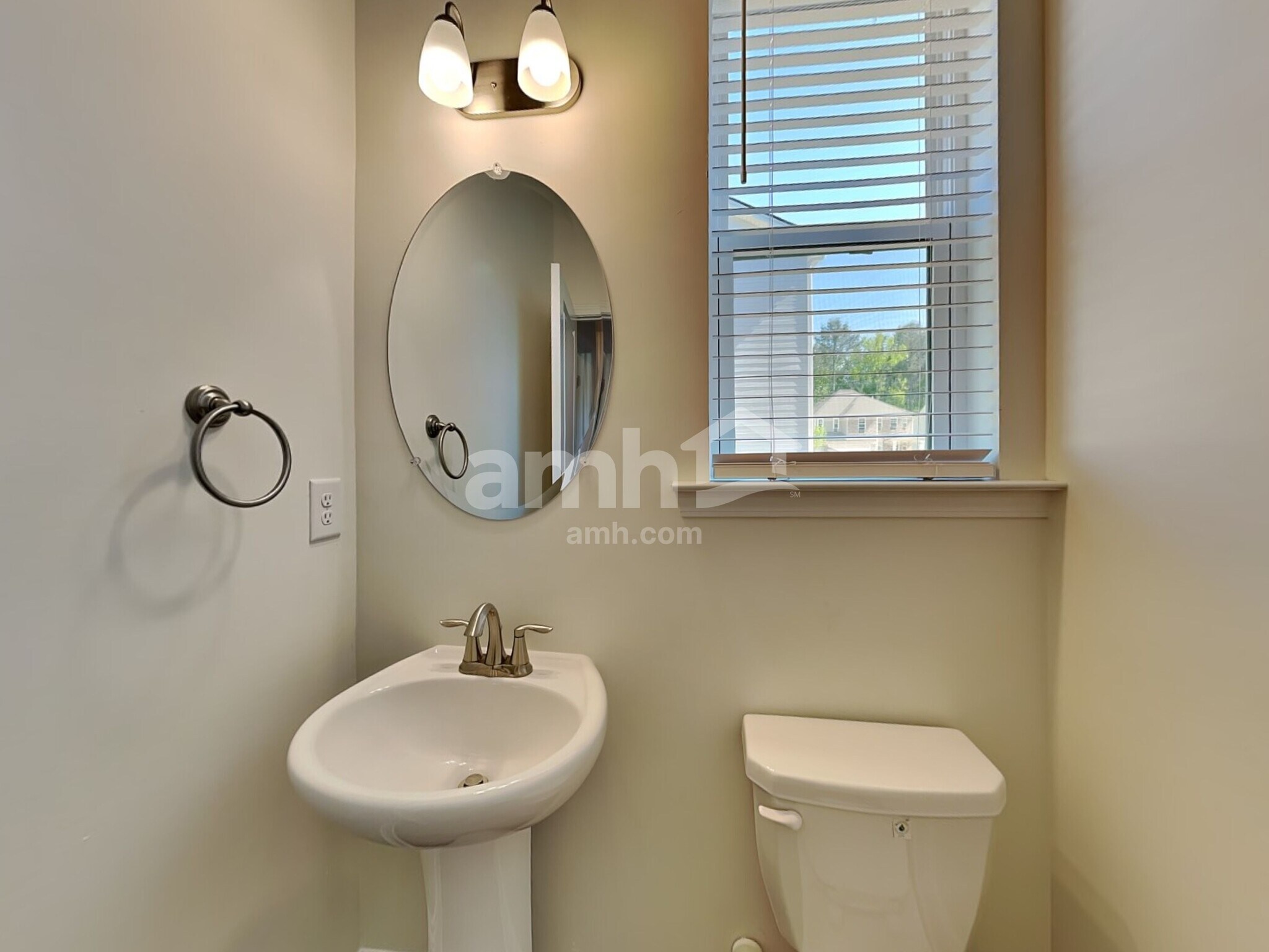 Building Photo - 602 Lk Vis Ct