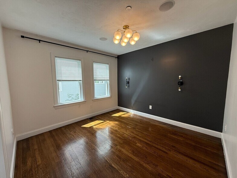 Building Photo - 210 Cedar St