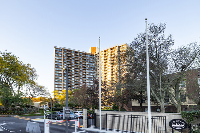 Building Photo - The Bay Club