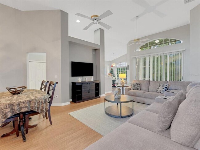 Building Photo - 411 Ridge View Dr