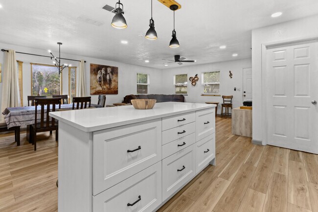 Building Photo - 2725 NW 44th Pl