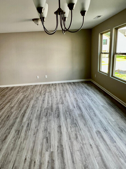 Building Photo - Room in Single Family Home on Slippery Elm Dr