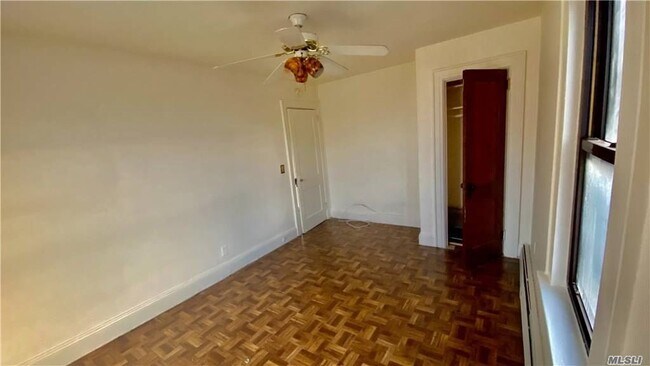 Building Photo - 918 Hempstead Turnpike