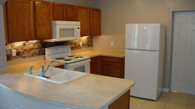 Building Photo - 655 Margie Dr