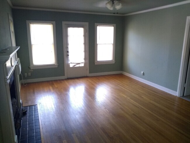 Building Photo - Fully Furnished 2-bed, 1-bath home