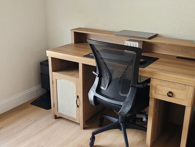 Building Photo - 8926 Manor Loop