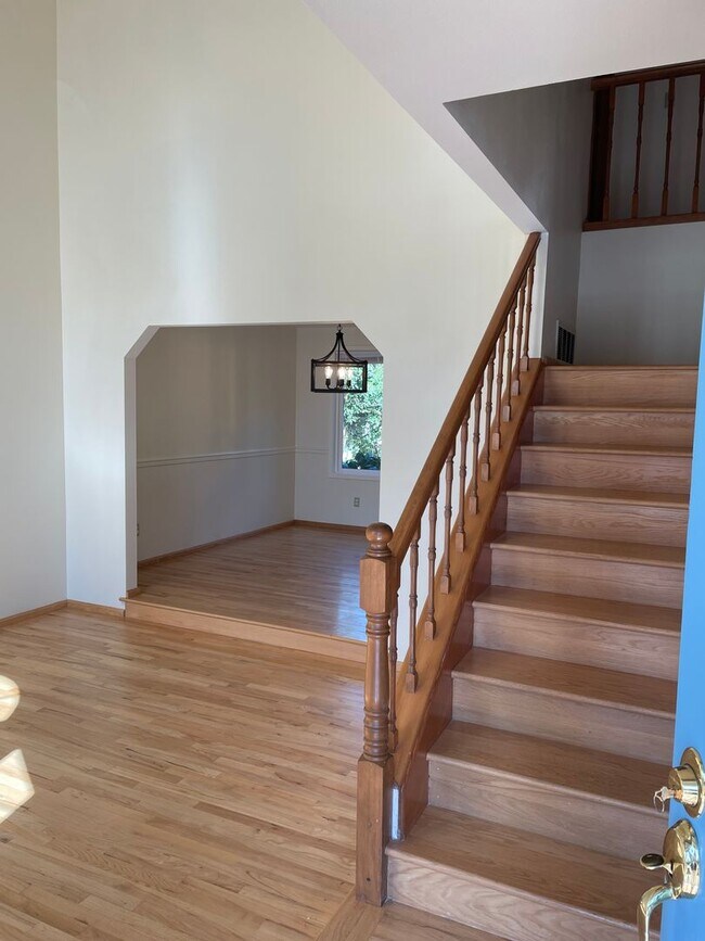 Building Photo - LOCATION LOCATION  Beautiful Sammamish Home.