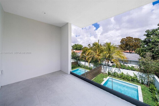 Building Photo - 2937 SW 21st St