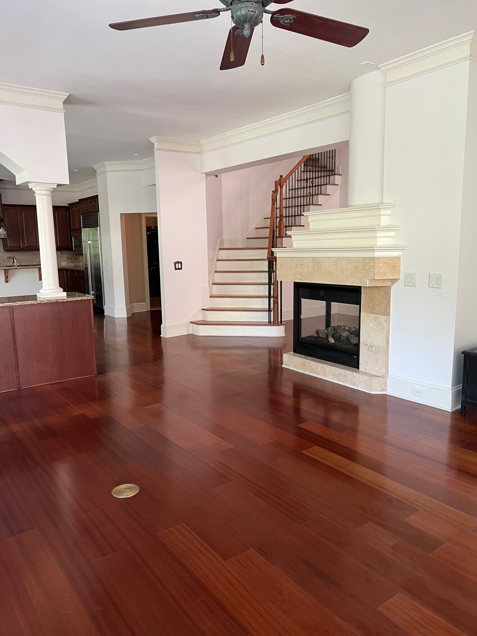 Living room / staircase - 440 Wembley Cir