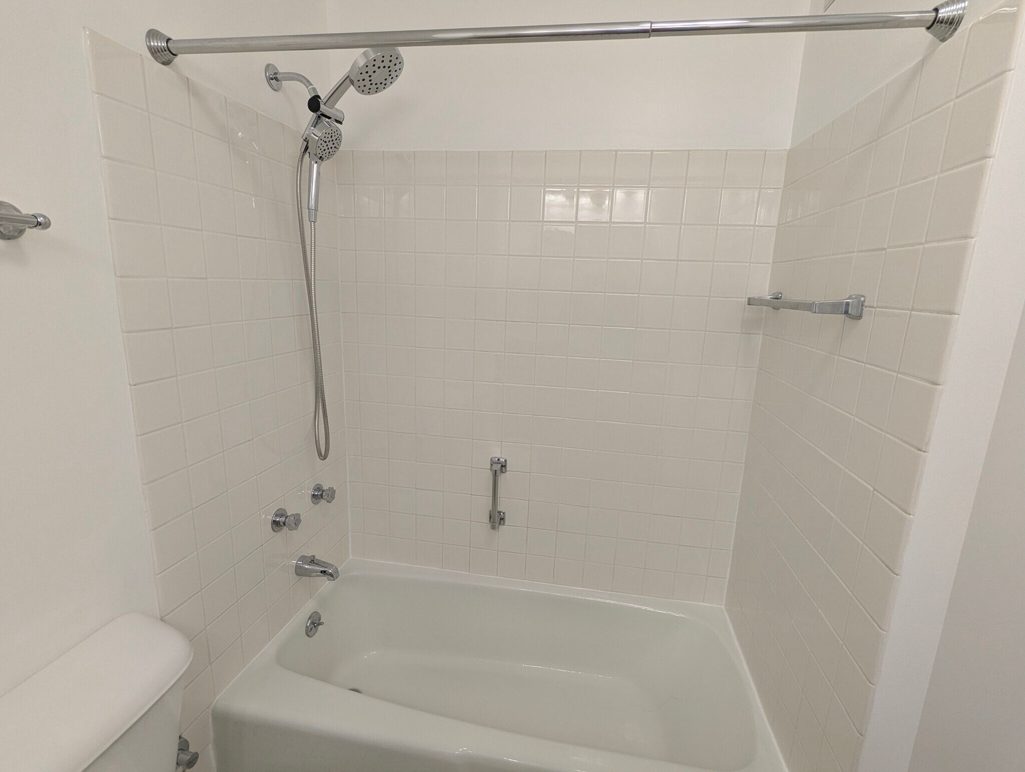 Building Photo - 5415 N Sheridan Rd