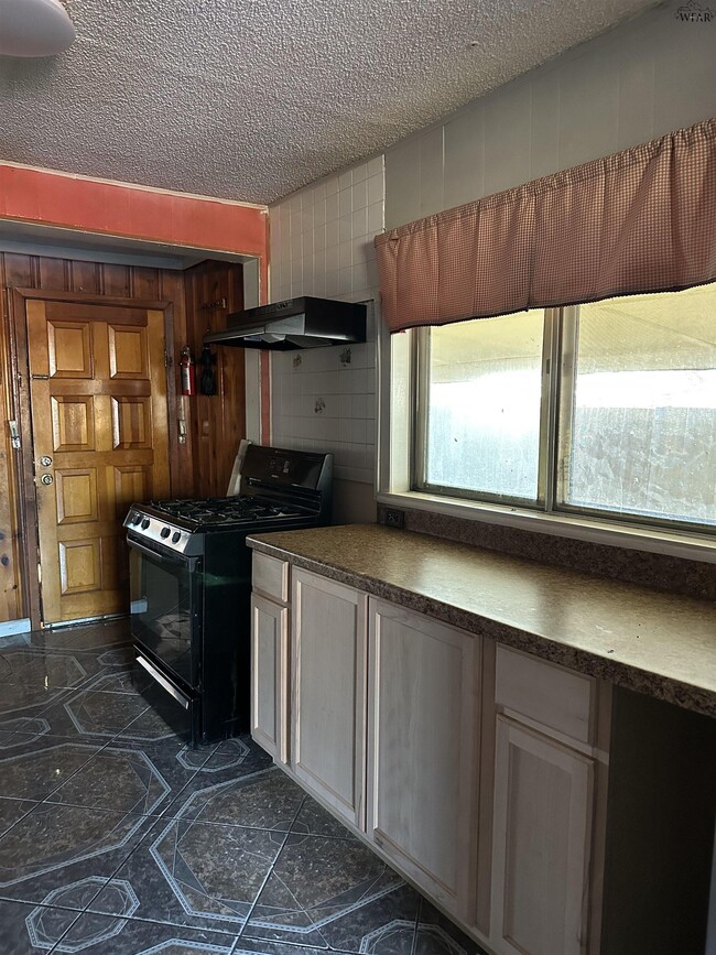 Building Photo - 1633 Orchard Ave