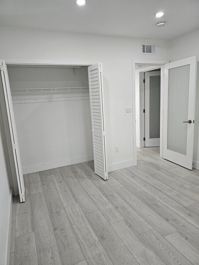 Building Photo - 20111 NE 27th Ct