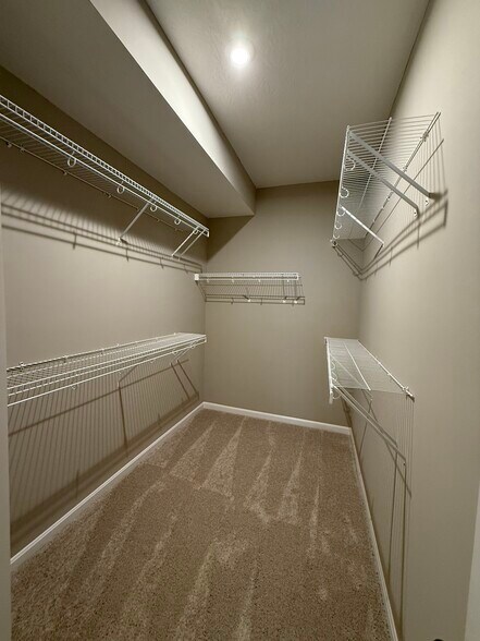 Master Closet - 3435 Spring Harvest Dr
