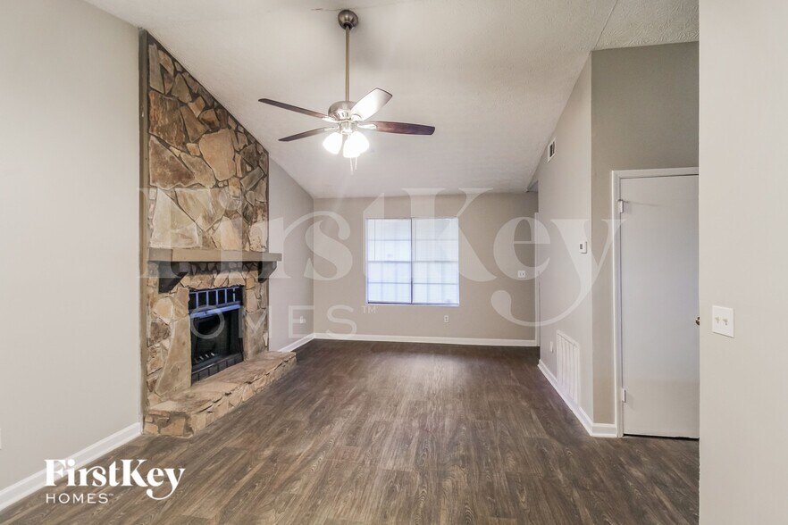 Building Photo - 1163 Mainstreet Valley Dr