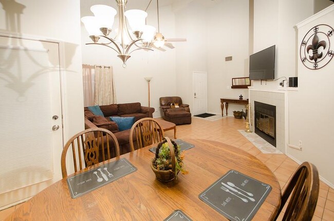 Building Photo - 2112 Waterway Bend