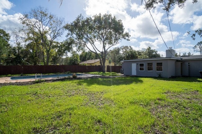 Building Photo - Updated 3/2 Pool Home in Apopka in the Mt. Plymouth Lakes Area