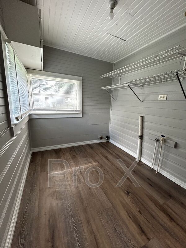 Building Photo - 406 S Joplin St