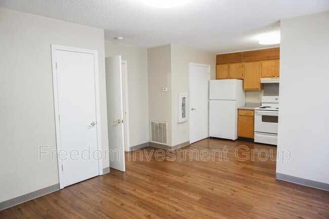 Building Photo - 735 Sanquine Way