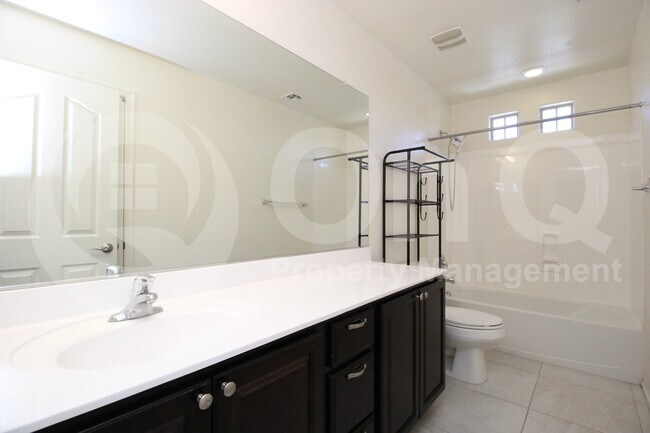 Building Photo - 1819 W Bonanza Dr