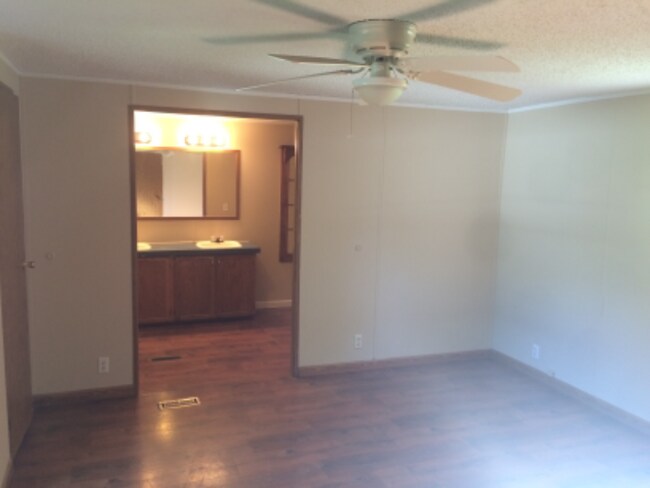 Building Photo - 1590 State Hwy 47