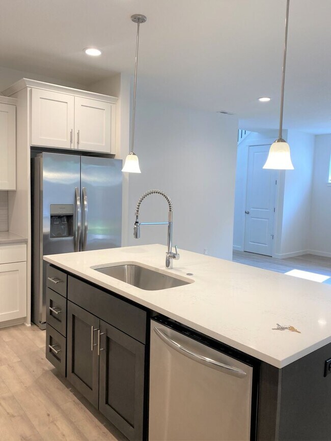 Building Photo - NEWER CONSTRUCTION! Beautiful Brand Home B...