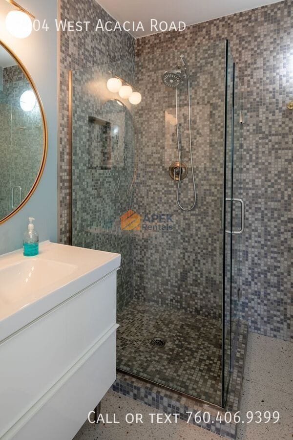 Building Photo - 2204 W Acacia Rd