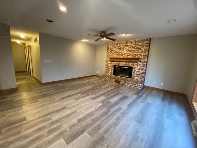 Building Photo - Home for the Holidays!! -TSC school