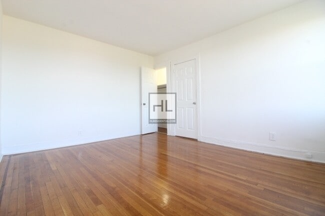 Building Photo - FORT HAMILTON PARKWAY _ Large 1-Bedroom
