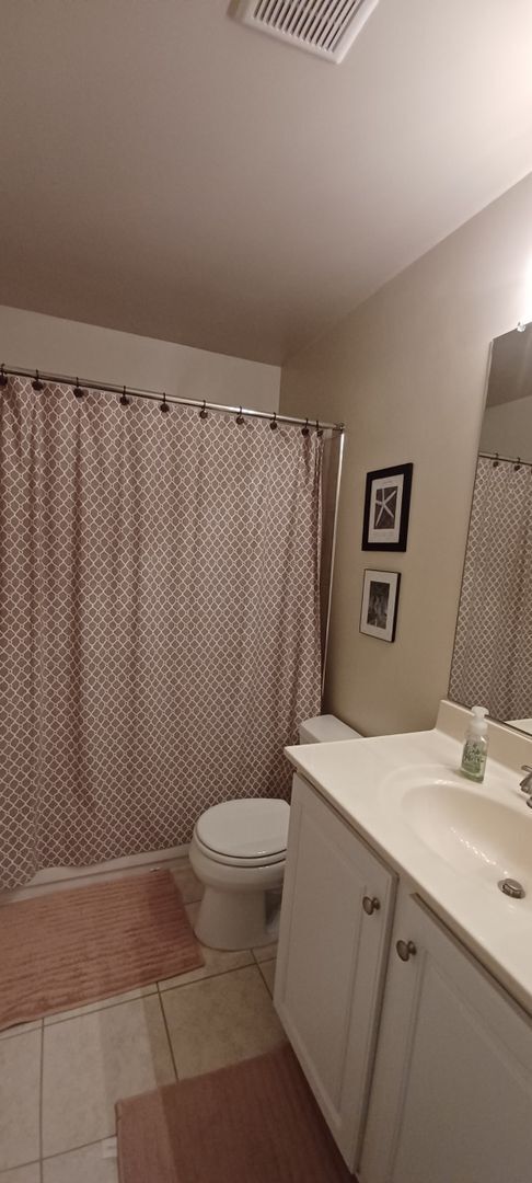 Building Photo - Luxurious And Spacious 3 Bed 2 Bath Brick ...