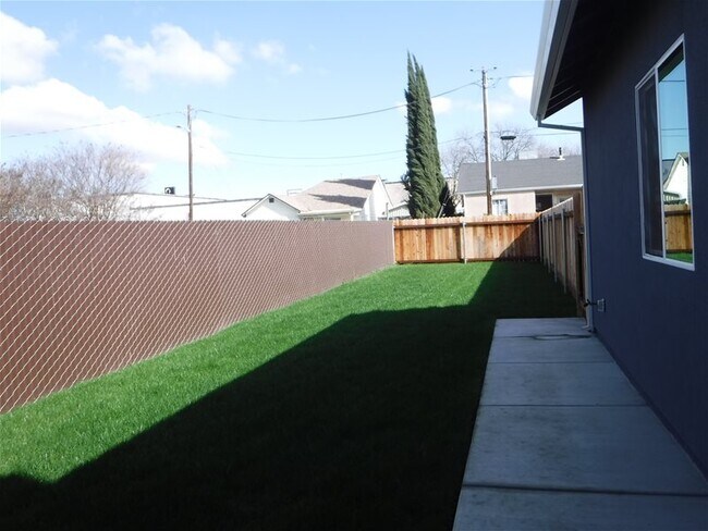 Building Photo - 813 Shasta St