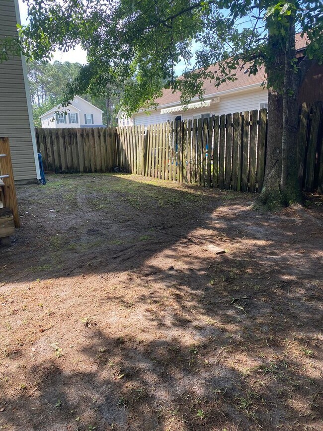 Building Photo - 150 Raye Dr