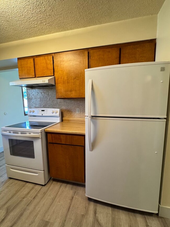 Building Photo - d1606