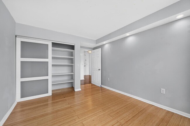 Building Photo - 20 2nd St
