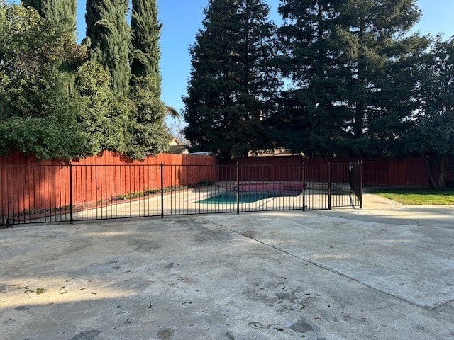 Building Photo - Modesto 5 Bedroom 3 Bathroom with a Pool