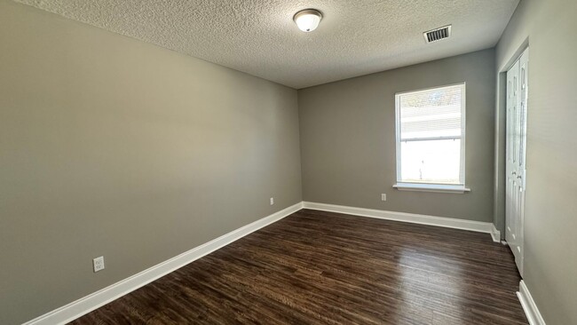 Building Photo - 3/2 in Cedar Hills For Rent!