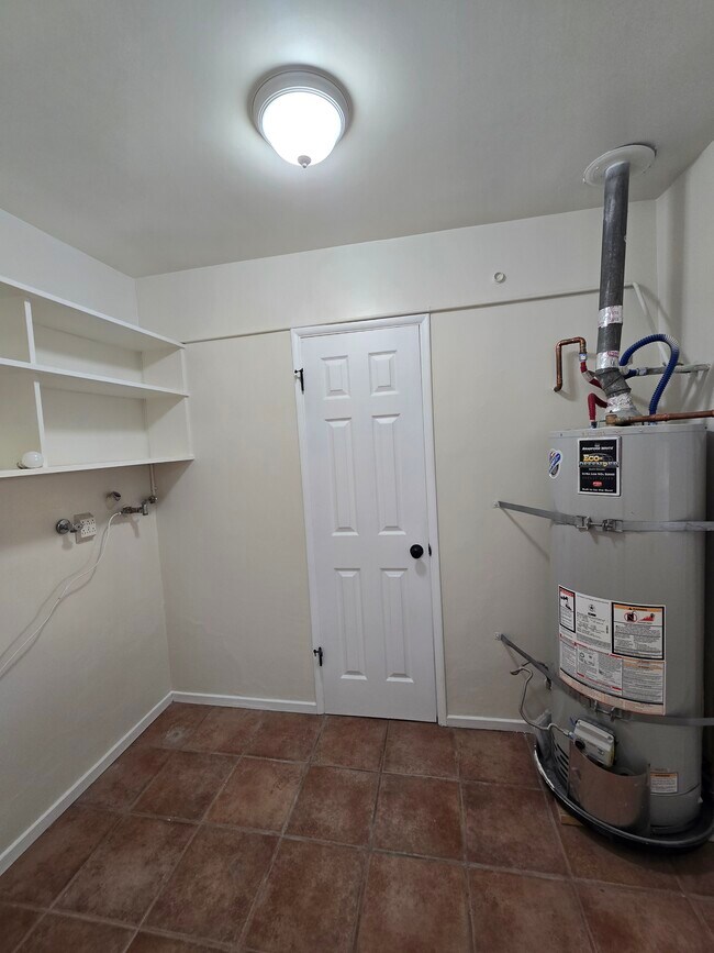 Building Photo - 449 Thumbelina Dr