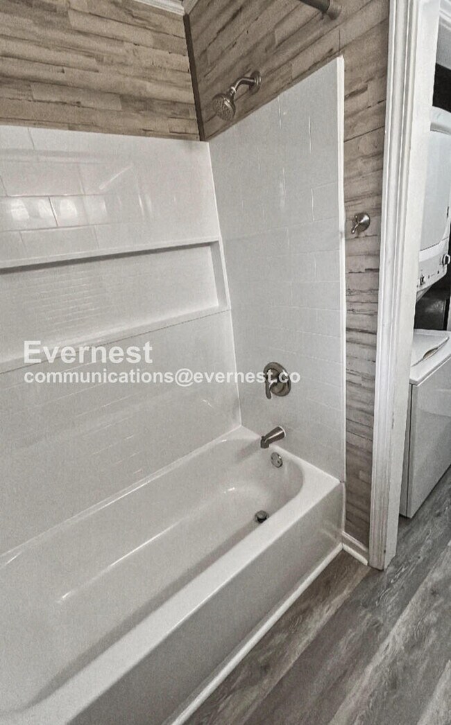 Building Photo - 4756 Hand Ln