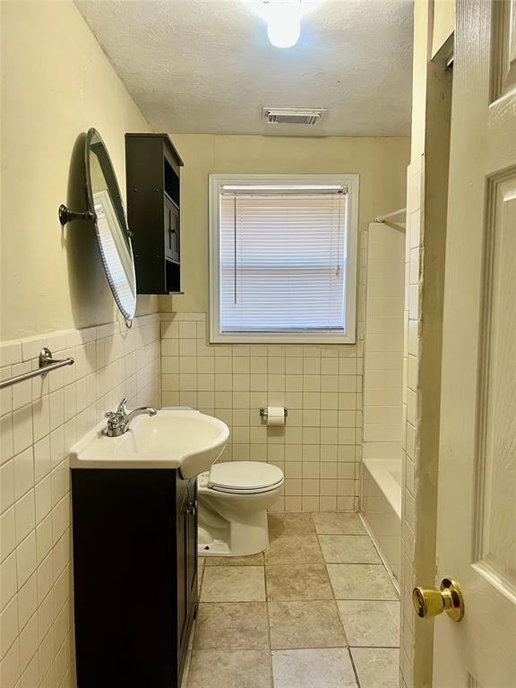 Building Photo - 412 W Nazro St