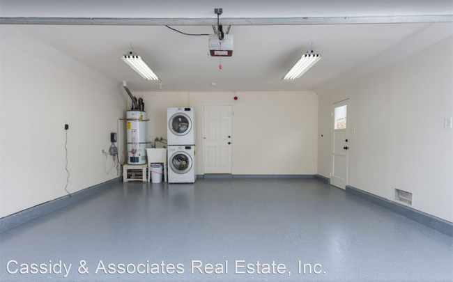 Building Photo - 4 br, 2.5 bath House - 3112 Lloyd Street