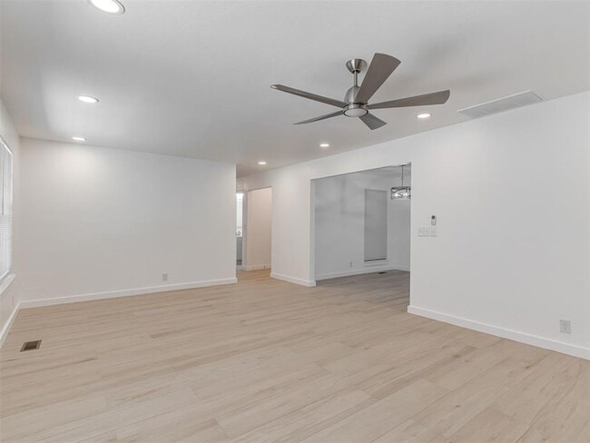 Building Photo - 1305 Apollo Rd