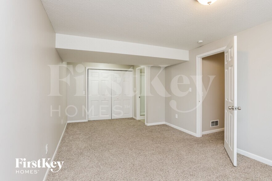 Building Photo - 416 Oak Pl