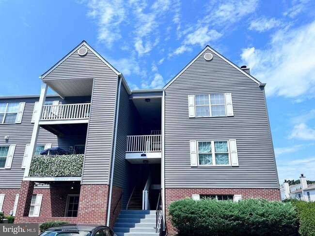Building Photo - 202 Grosvenor Ln
