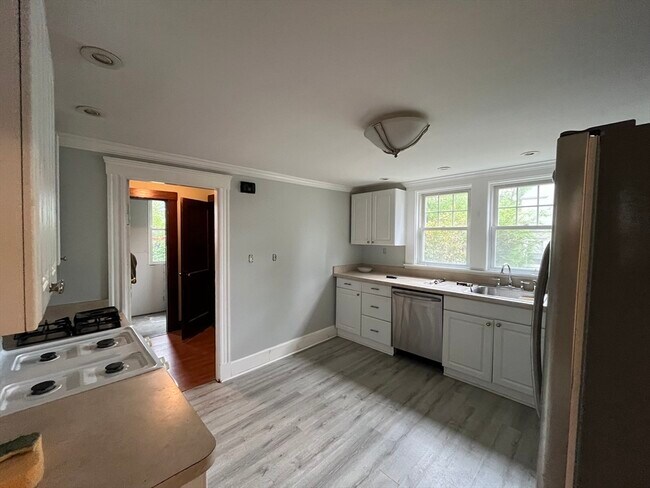 Building Photo - 38 Olcott St