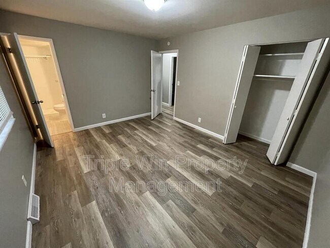 Building Photo - 2733 Tiara Dr