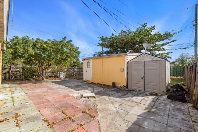 Building Photo - 2204 McKinley St