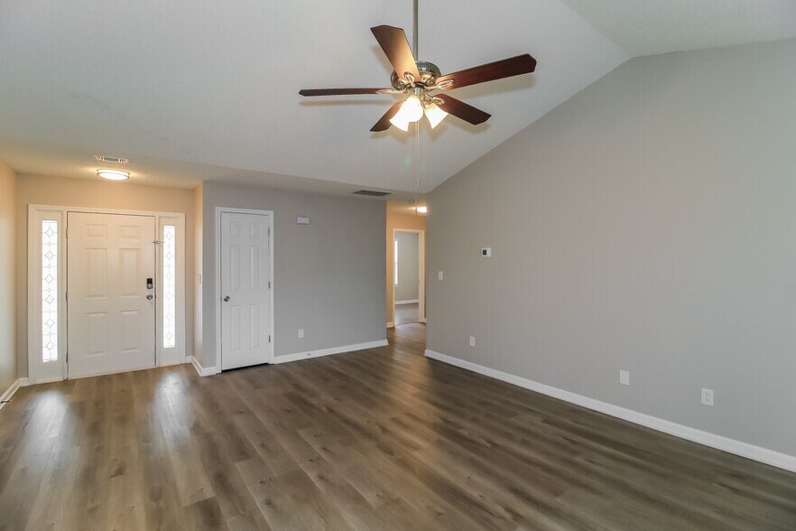 Building Photo - 604 Fieldcrest Dr